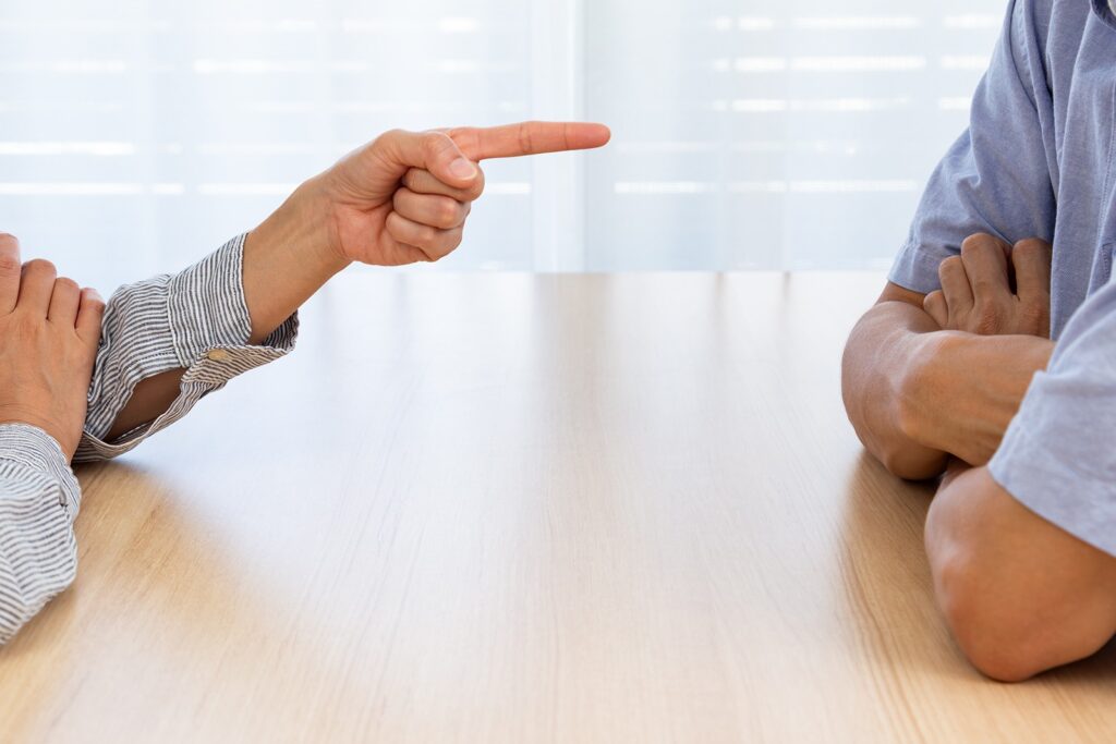 子どもや親族の理解を得にくい場合があるため