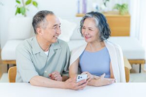 シニア向けマッチングアプリと一般的なアプリの違いは？おすすめアプリを5つ紹介