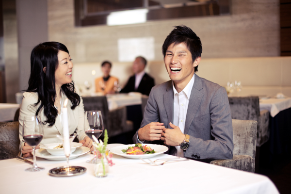 中高年の出会い方とは？恋人・結婚相手を探す3つの方法や交際につなげるコツを解説